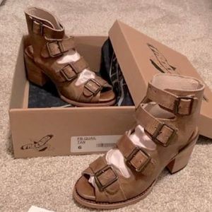 Freebird by Steve Madden tan sandals